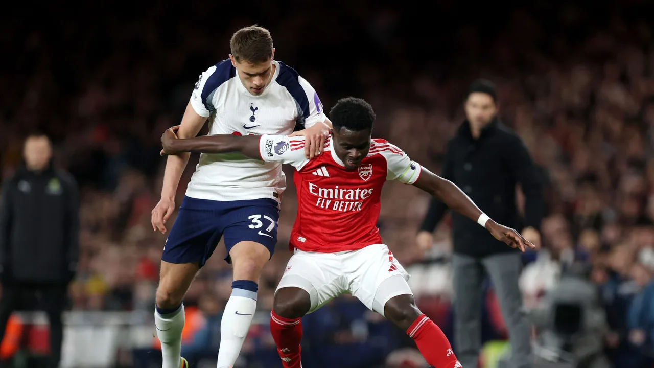 فيديو مثير.. نجم البريميرليج يلمح للانتقال إلى برشلونة عبر بويول